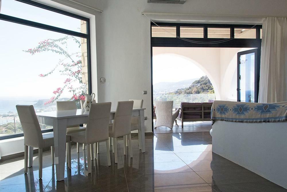 Evilia Luxury Villa Амоопи Екстериор снимка