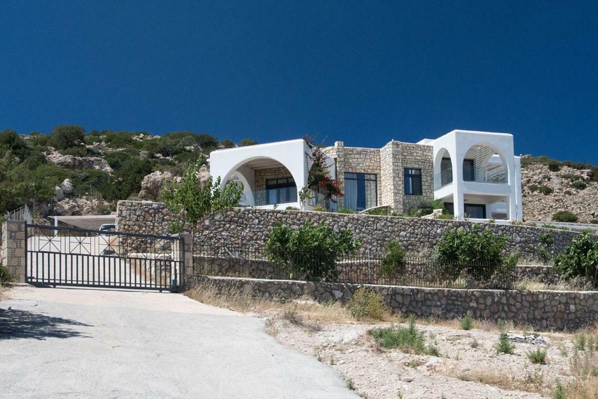 Evilia Luxury Villa Амоопи Екстериор снимка