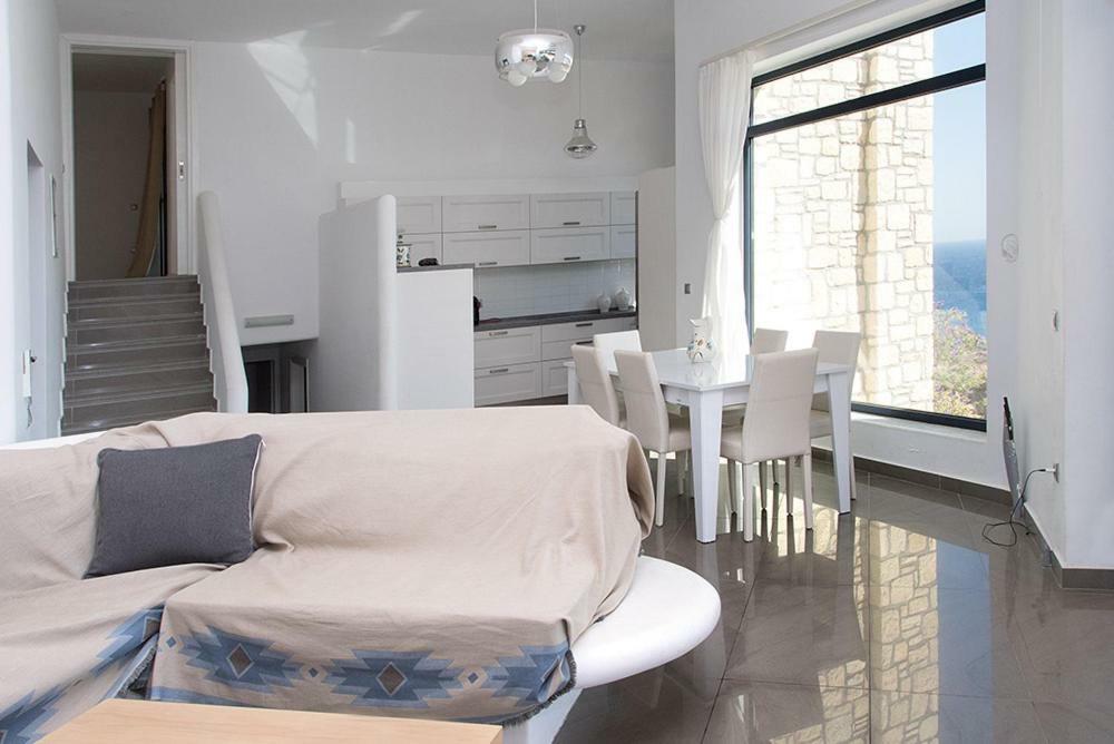 Evilia Luxury Villa Амоопи Екстериор снимка